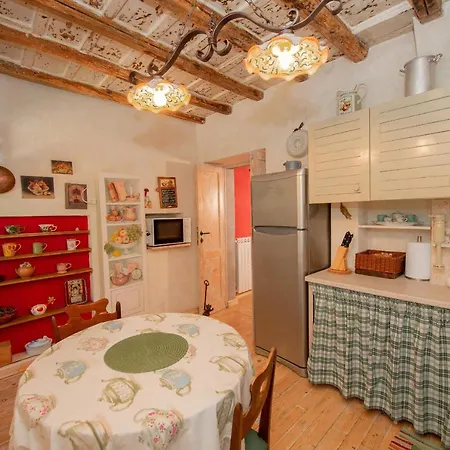 Red Elegant And Charming Near Rome Villa *