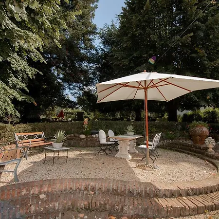 Red Elegant And Charming Near Rome Villa *